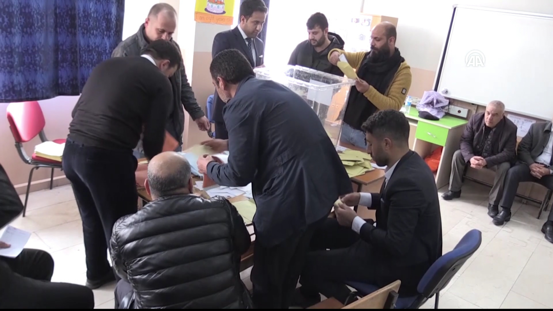 HDP daxwaz dike Hilbijartinên Şaredariyên Şemzînan û Esendereyê dubare bibe